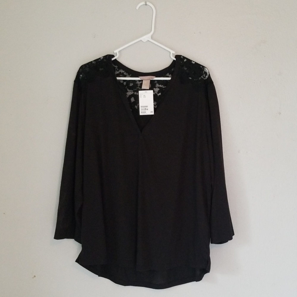 Lace detail blouse.